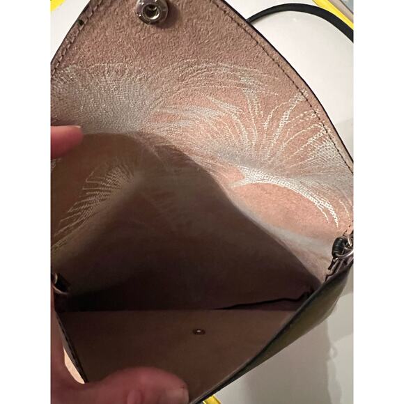 Tinne & Mia by Rilla Go Rilla-  crossbody Envelope Bag in Black - Picture 3 of 7